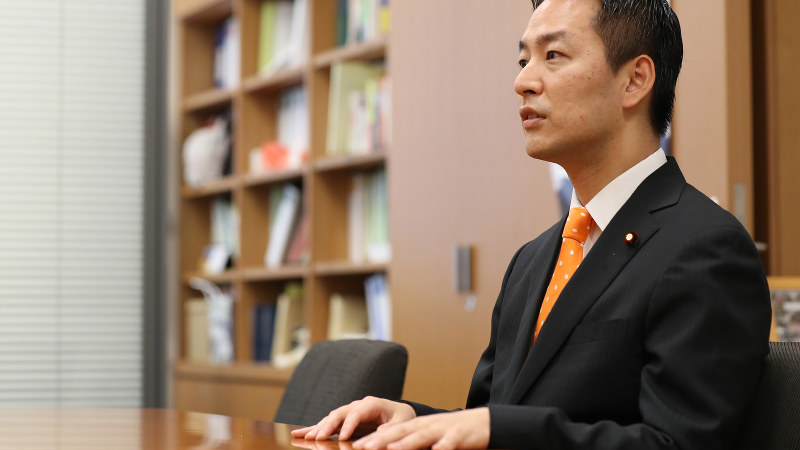 村井英樹氏=佐々木順一撮影