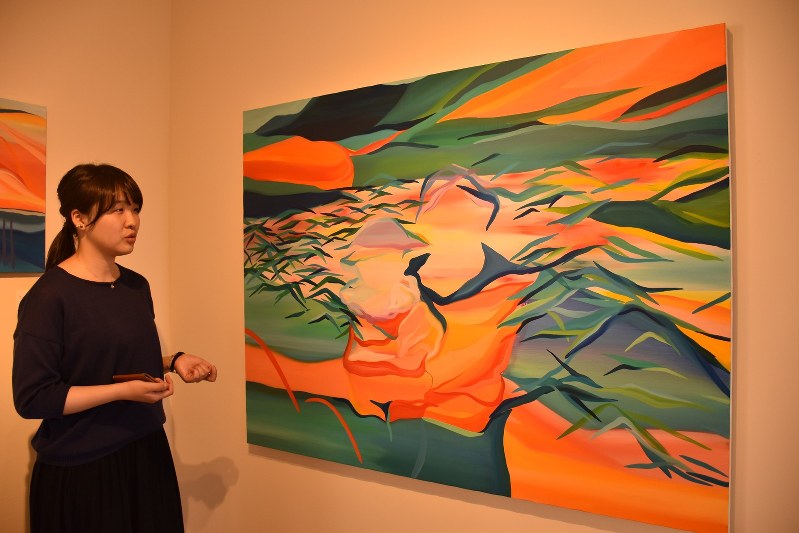 東日本大震災 故郷に向き合う 南相馬出身の画家 坂内さん 福島で個展 家族描いた絵を中心に４０点 福島 毎日新聞