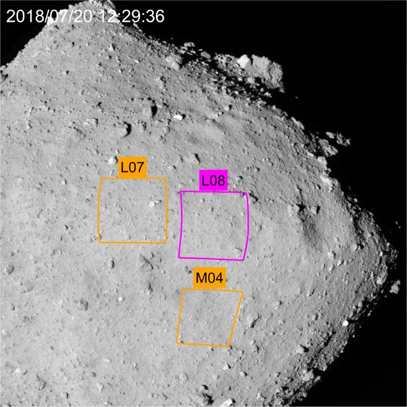 探査機はやぶさ2が小惑星リュウグウの着陸候補地として選んだ「L08」地点。残りの2カ所はバックアップで選ばれた地点=宇宙航空研究開発機構、東京大など提供