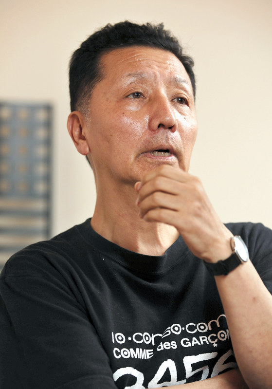 美術家の森村泰昌さん=大阪市天王寺区で2018年8月21日、梅田麻衣子撮影