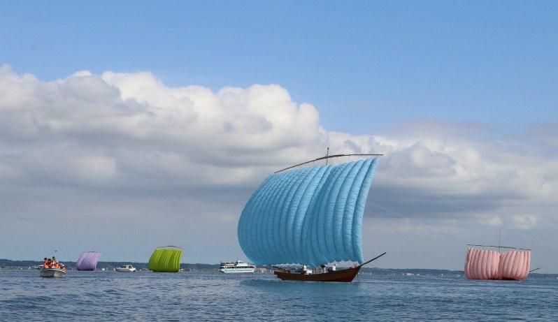 霞ケ浦 帆引き船３年ぶり操業 ７色の７隻がシラウオ漁 毎日新聞