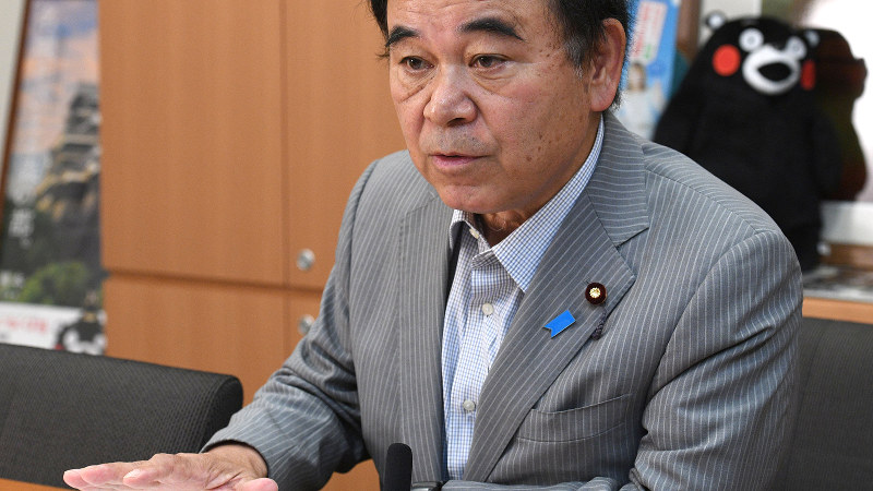 坂本哲志氏=丸山博撮影
