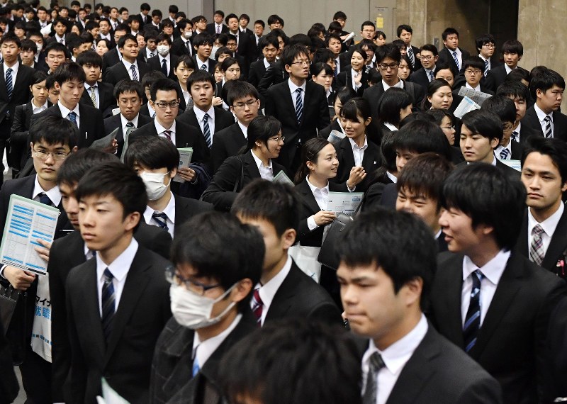 合同会社説明会に参加する学生たち=2018年3月1日撮影