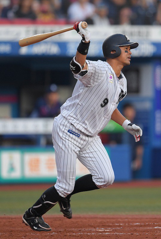 プロ野球：ロッテ・福浦、通算2000安打を達成 [写真特集5/11