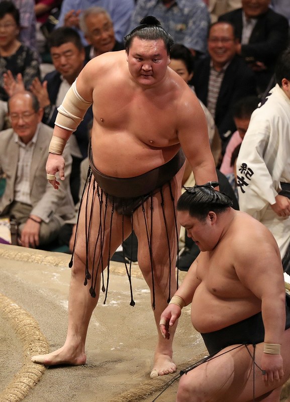 大相撲秋場所：白鵬41回目の優勝 幕内通算1000勝 [写真特集7/9