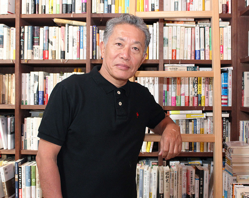 神戸女学院大名誉教授で思想家の内田樹さん=神戸市東灘区の凱風館で、佐竹義浩撮影