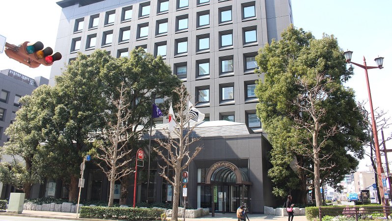 スルガ銀行本店=静岡県沼津市で2018年3月15日、石川宏撮影