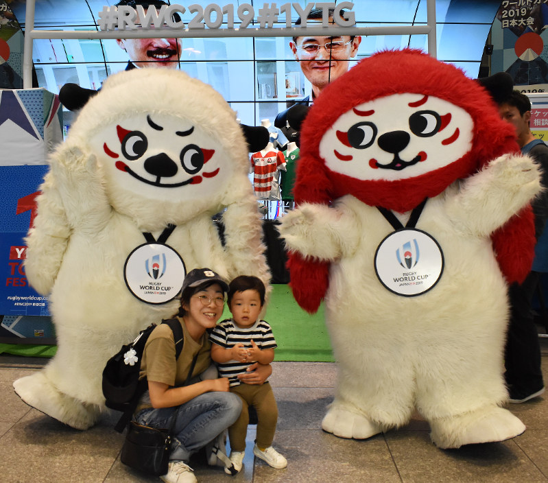 ラグビーｗ杯 公式マスコットが博多に 毎日新聞