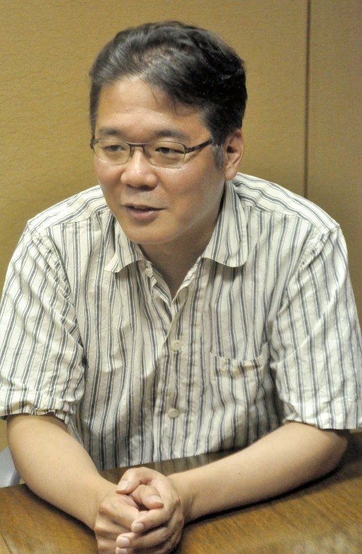 新刊「文字渦」を発表した作家の円城塔さん=東京都新宿区で2018年8月1日、大原一城撮影