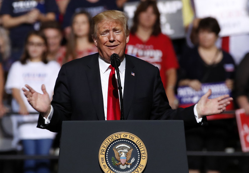 支持者集会を開いたトランプ米大統領=米ウェストバージニア州で2018年9月29日、AP