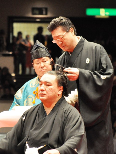 大相撲：元横綱・日馬富士が断髪式 「悔いはない」 | 毎日新聞 