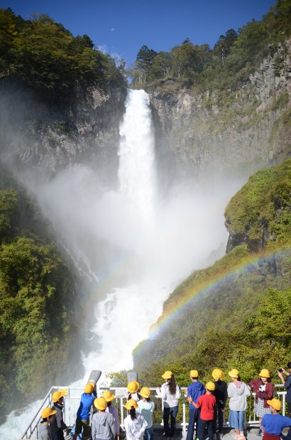 日光・華厳の滝：水量55倍に 台風24号影響 | 毎日新聞