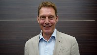 英国ハマートンコート認知症ケア・アカデミー施設長のヒューゴ・デ・ウアール博士＝東京都港区で、西田佐保子撮影