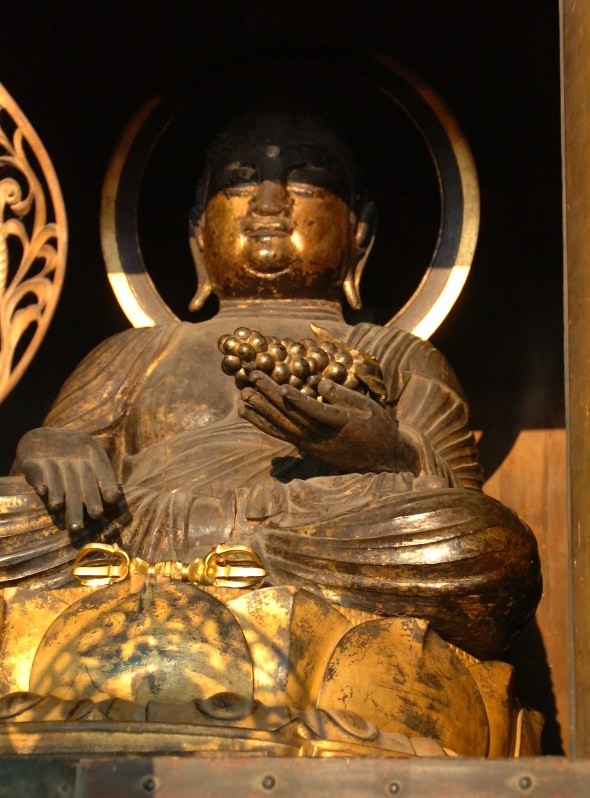 山梨・大善寺：手のひらにブドウ 珍しい仏像5年ぶり公開 | 毎日新聞