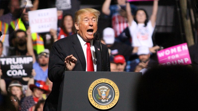 演説するトランプ米大統領=2018年9月29日、高本耕太撮影