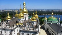 キエフの街。世界遺産のペチェールシク大修道院からドニエプル川と対岸の新市街を望む（写真は筆者撮影）