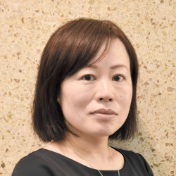新作『大人は泣かないと思っていた』が刊行された作家、寺地はるなさん=2018年9月6日大阪市北区で、内藤麻里子撮影