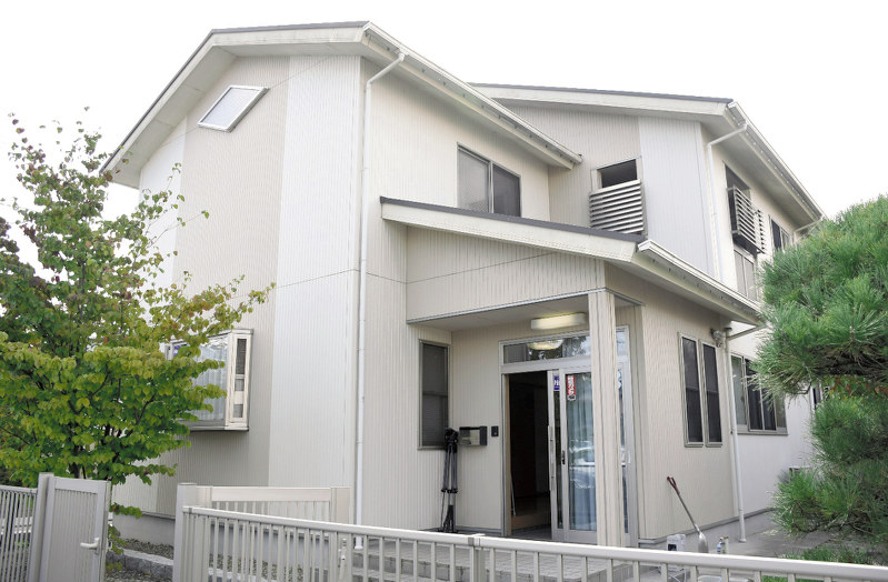 倉吉北高の敷地内にある女子の学生寮=倉吉市福庭町1で2018年10月16日午前10時51分、阿部絢美撮影