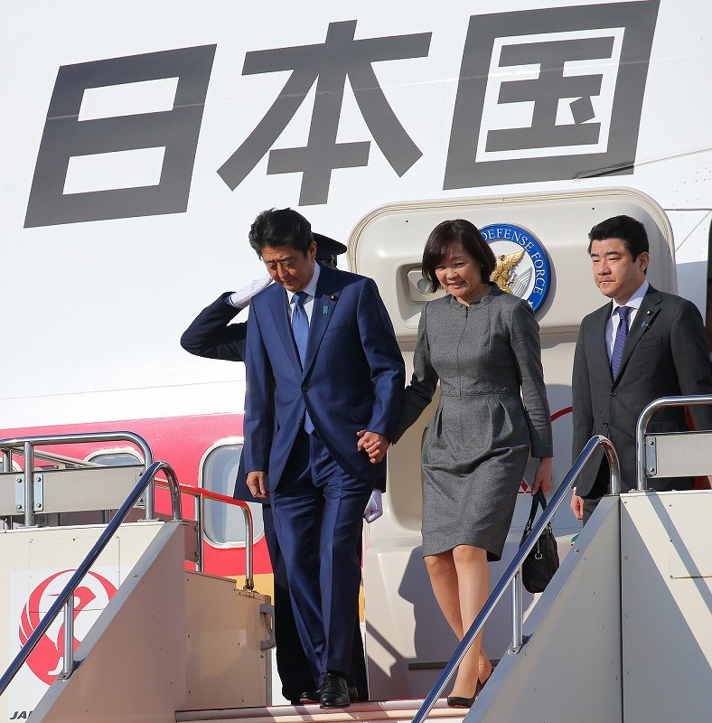 政府専用機：新旧そろい踏み 安倍首相が視察 [写真特集6/6] | 毎日新聞