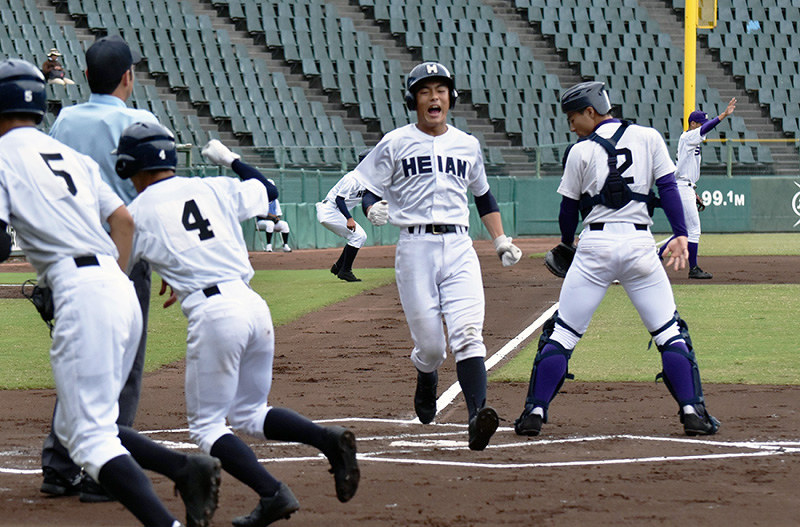 秋季近畿地区高校野球大会：龍谷大平安、天理降す ／京都 毎日新聞