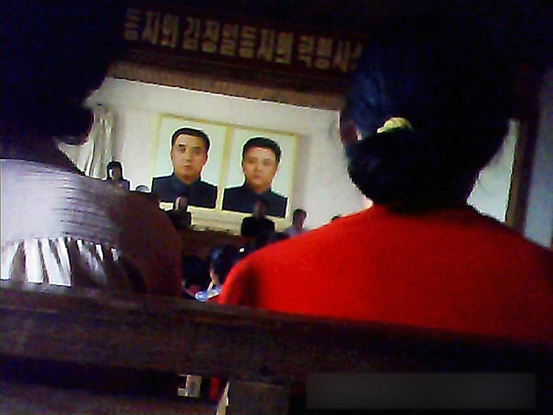 金正恩氏への忠誠を求める集会=北朝鮮北部で2013年6月、アジアプレス提供