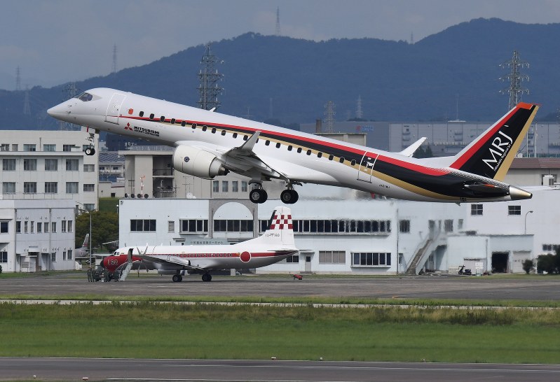 三菱重工の支援で今後の行方が注目される「MRJ」=愛知県豊山町で2016年9月、木葉健二撮影