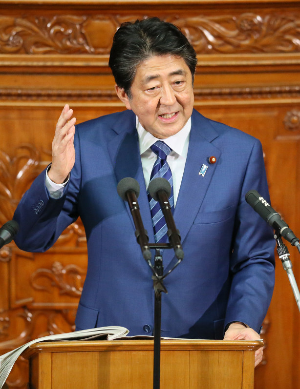 第197臨時国会の衆院本会議で所信表明演説をする安倍晋三首相=国会内で2018年10月24日午後2時23分、玉城達郎撮影