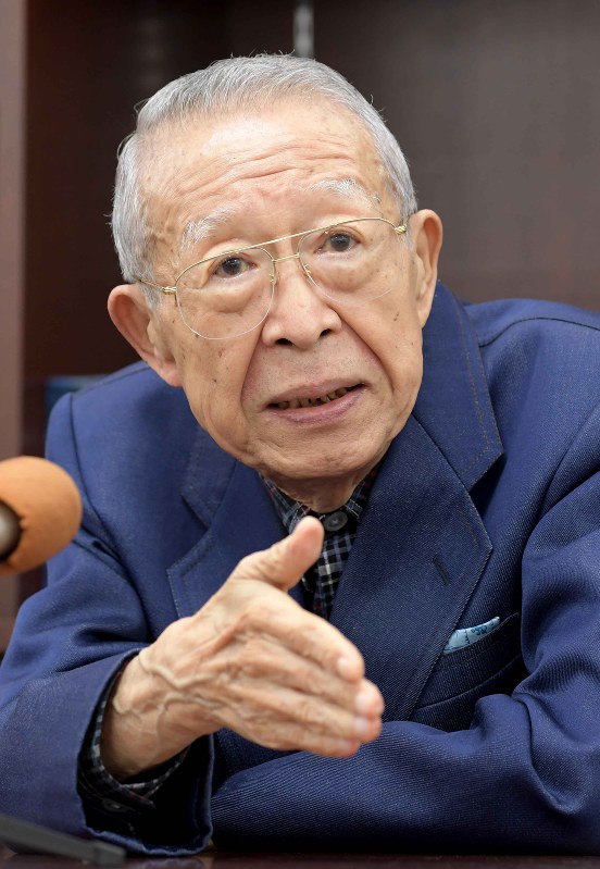 山崎正和氏=平川義之撮影
