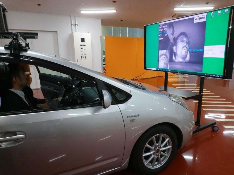 名古屋大などが開発した、運転者の声や視線などで操作する自動運転車=名古屋市千種区の名古屋大構内で2018年10月25日午後0時40分、小倉祥徳撮影