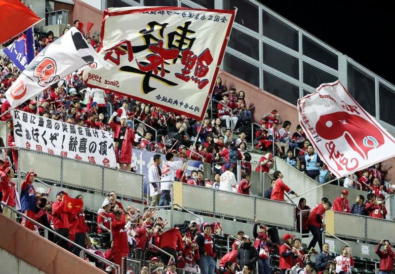 日本シリーズ 初戦は引き分け 広島とソフトバンク譲らず 写真特集2 22 毎日新聞