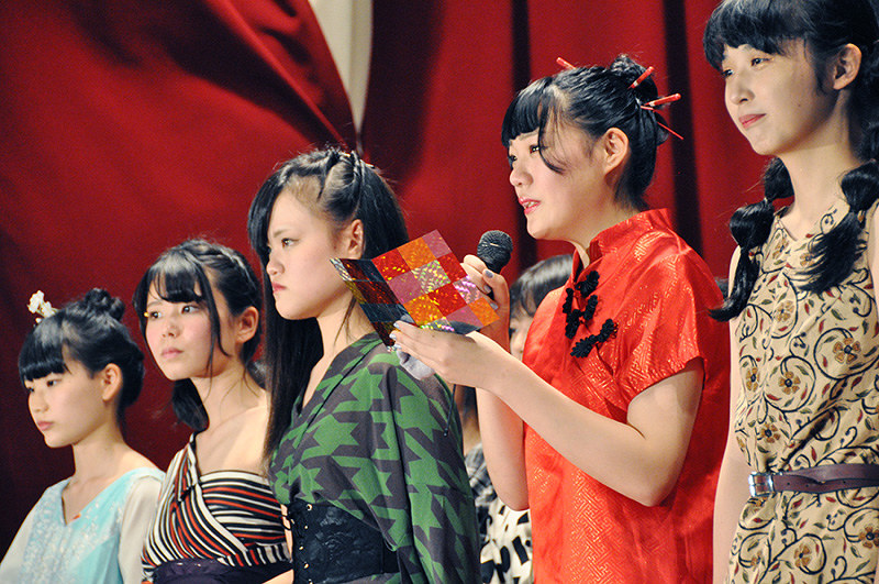 ファッションショー 自作の服でポーズ 峰山高弥栄分校で 京都 毎日新聞