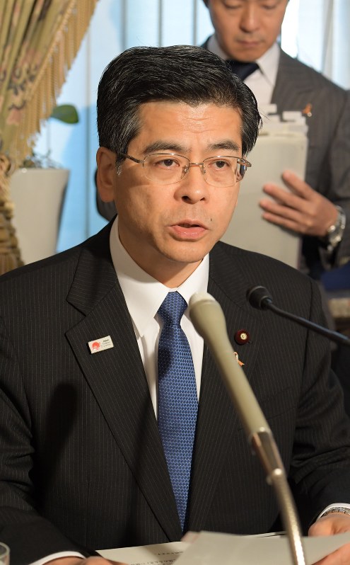 閣議後の記者会見で発言する石井啓一国土交通相=国会内で2018年10月30日午前9時46分、川田雅浩撮影
