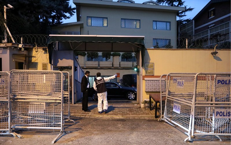 カショギ氏殺害事件で警察当局の捜索を受けたサウジアラビア総領事館=トルコ・イスタンブールで17日、ロイター