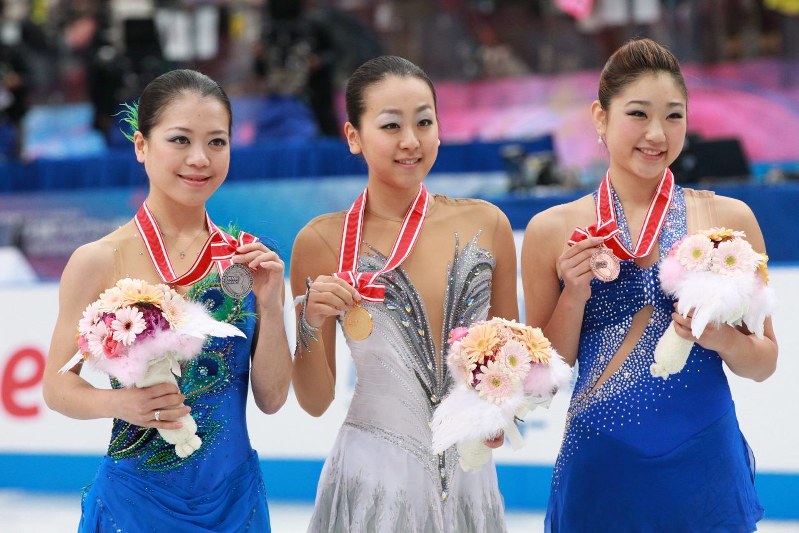 フィギュアスケート　浅田真央　中野友加里　村主章枝　安藤美姫他　直筆サイン色紙 フィギュアスケート 浅田真央 中野友加里 村主章枝 安藤美姫他 直筆