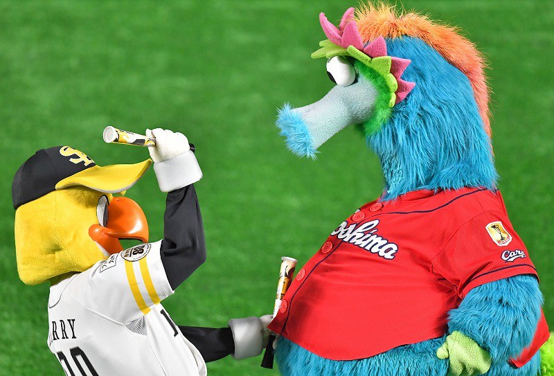 日本シリーズ：マスコットも熱い競演 [写真特集7/11] | 毎日新聞