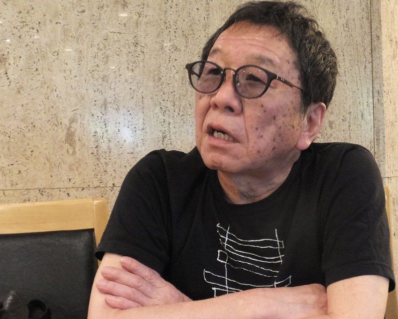 「若ちゃん(若松孝二監督)が、1976年に俺を映画監督として再デビューさせてくれた恩義は感じている。盆暮れの届け物は最後まで欠かさなかったよ」と話す高橋伴明監督=鈴木隆撮影