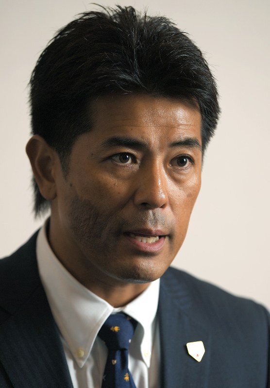 インタビューに答える野球日本代表の稲葉篤紀監督=東京都内のホテルで、手塚耕一郎撮影