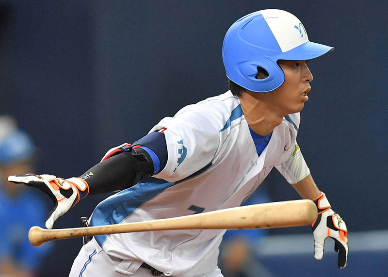 【JR四国-大和高田ク】四回裏大和高田ク2死、山本柊が中前打を放つ=京セラドーム大阪で、山崎一輝撮影