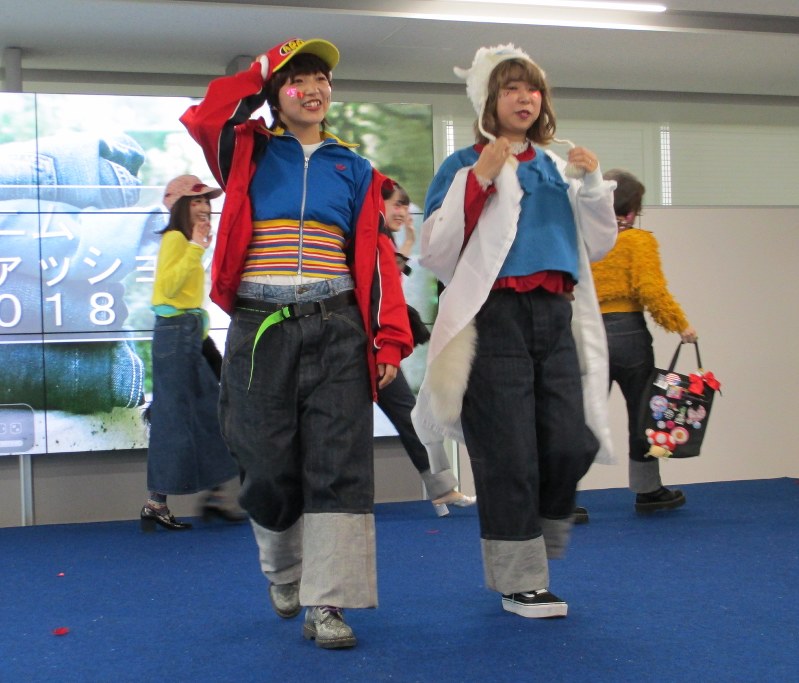 大学倶楽部 明治大 デニムの魅力知って 共立女子大とファッションショー 毎日新聞