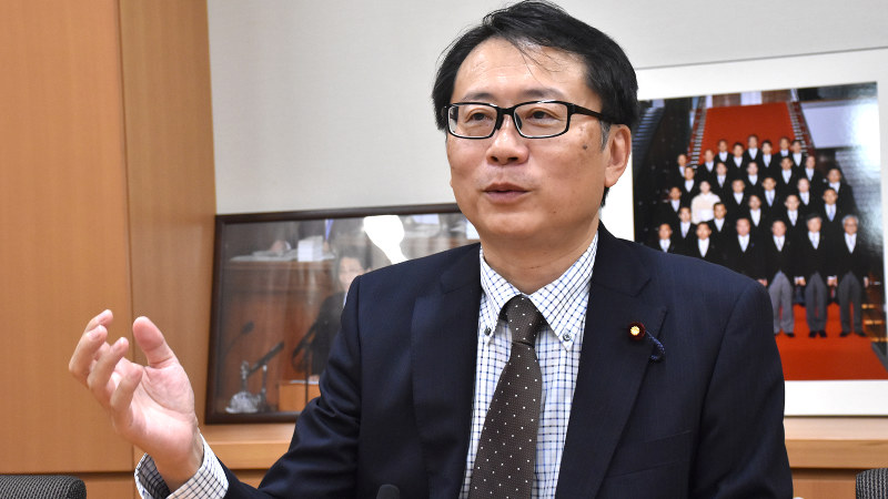 山花郁夫氏=須藤孝撮影