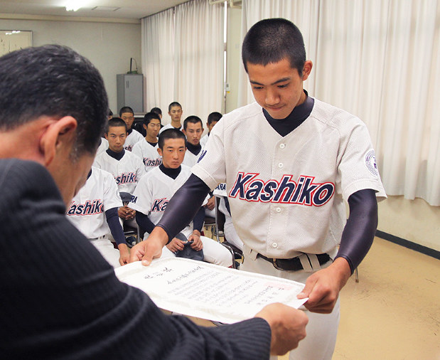 第９１回選抜高校野球 橿原 励みに頑張る ２１世紀枠 県推薦表彰伝達式 センバツ 奈良 毎日新聞