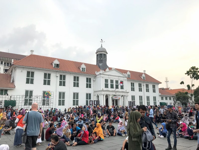 ファタヒラ広場南側にあるジャカルタ歴史博物館。旧バタビア市庁舎として建てられた