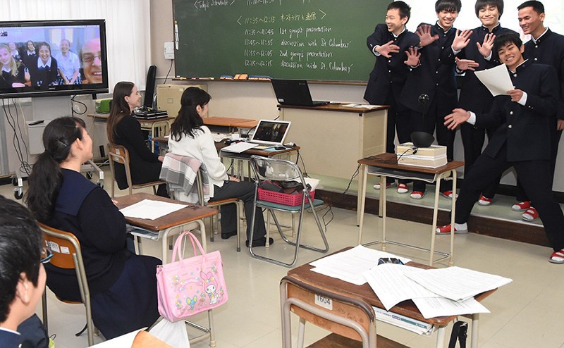 意見交換 ブラック企業 過労死で質問 北摂三田高生 豪の生徒とビデオ通話 兵庫 毎日新聞