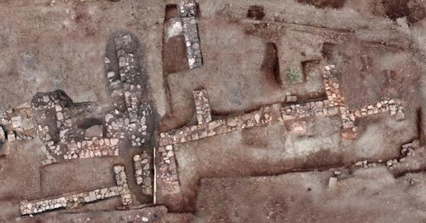 世界の雑記帳：古代ギリシャの富裕都市か、住宅跡や死出の旅用金貨など