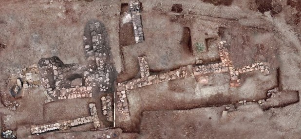 世界の雑記帳：古代ギリシャの富裕都市か、住宅跡や死出の旅用金貨など