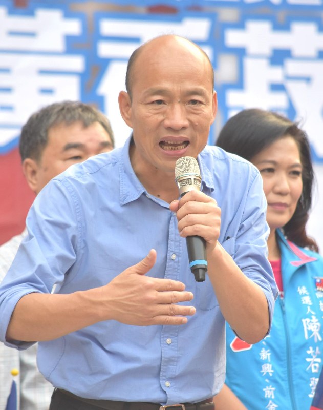 激しい口調で演説する韓国瑜氏=台湾南部・高雄市三民区で、福岡静哉撮影