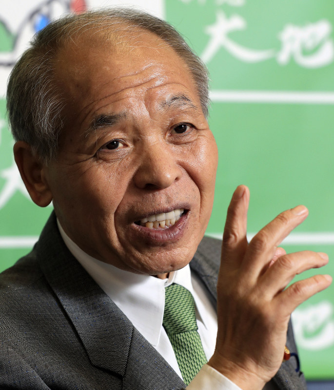 鈴木宗男・新党大地代表=梅村直承撮影