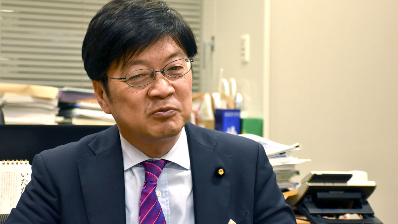阿達雅志氏=須藤孝撮影