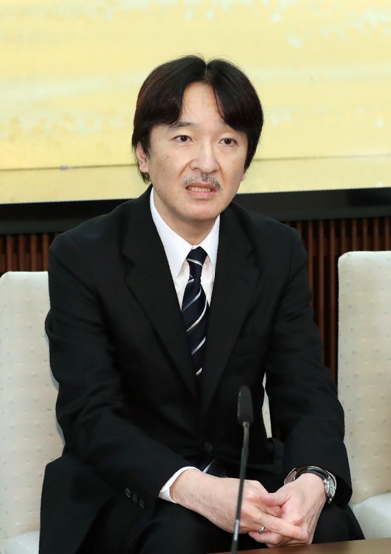 53歳の誕生日を前に開かれた記者会見で、質問に答えられる秋篠宮さま=東京・元赤坂の秋篠宮邸で(代表撮影)