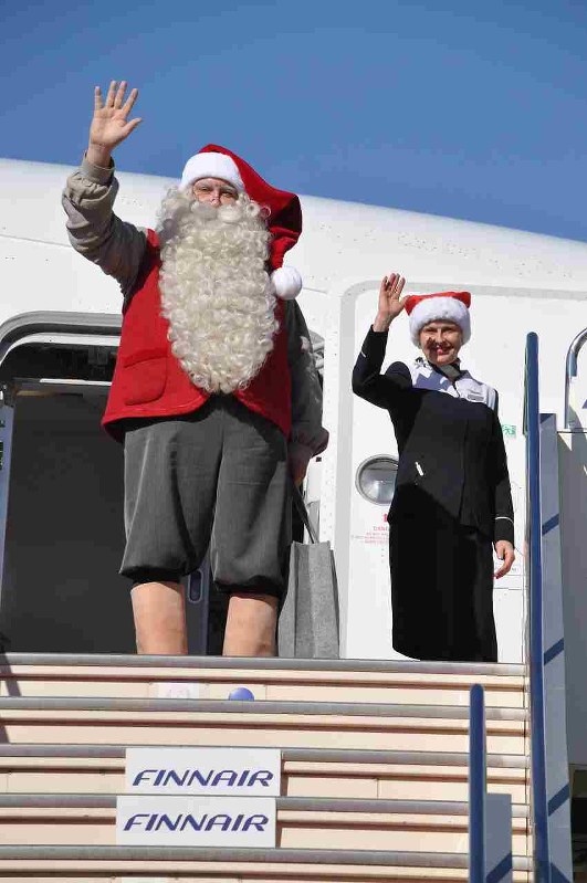 成田空港：「クリスマスに良いことがあるかも」サンタ来日 [写真特集7